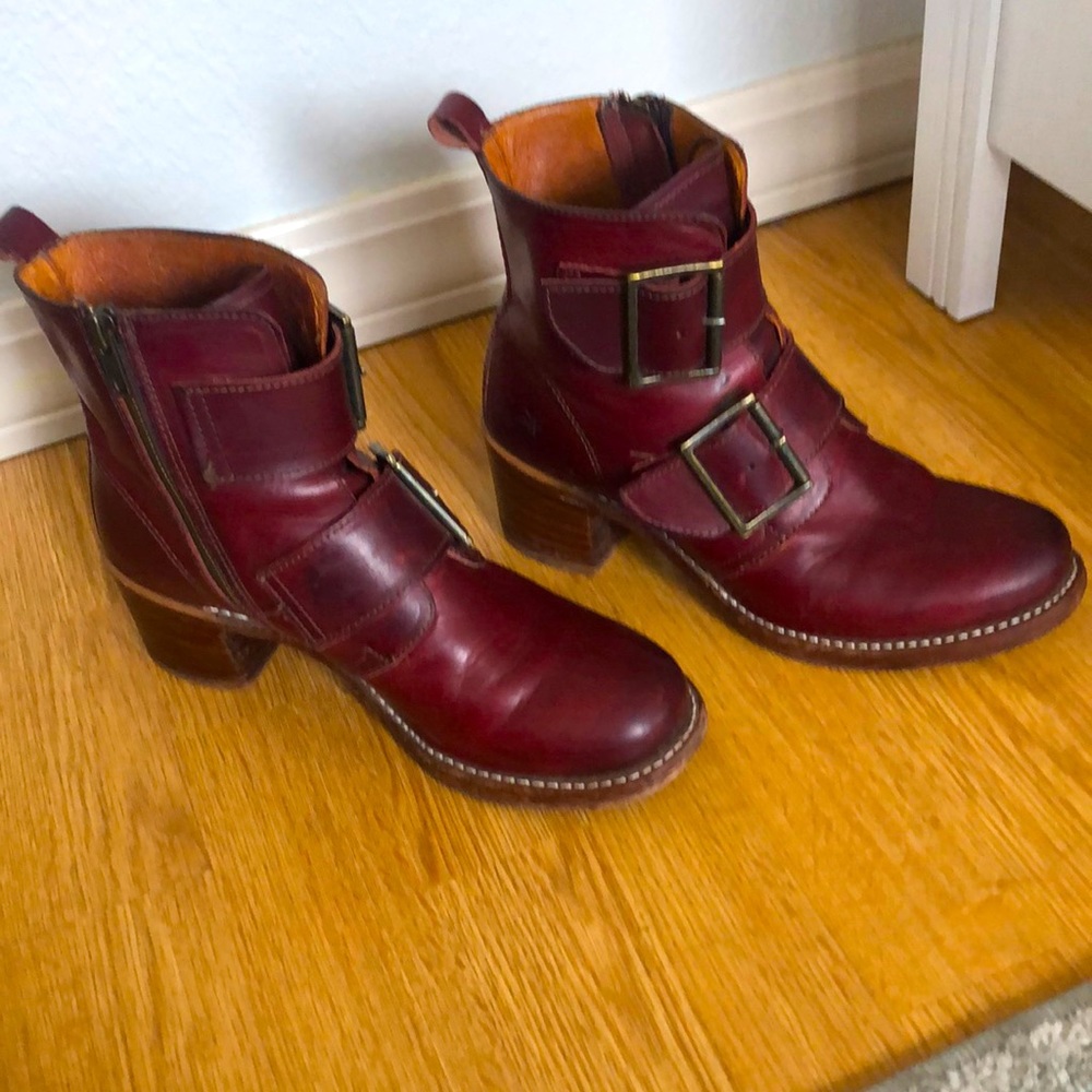Size 8.5 oxblood Frye ankle boots
